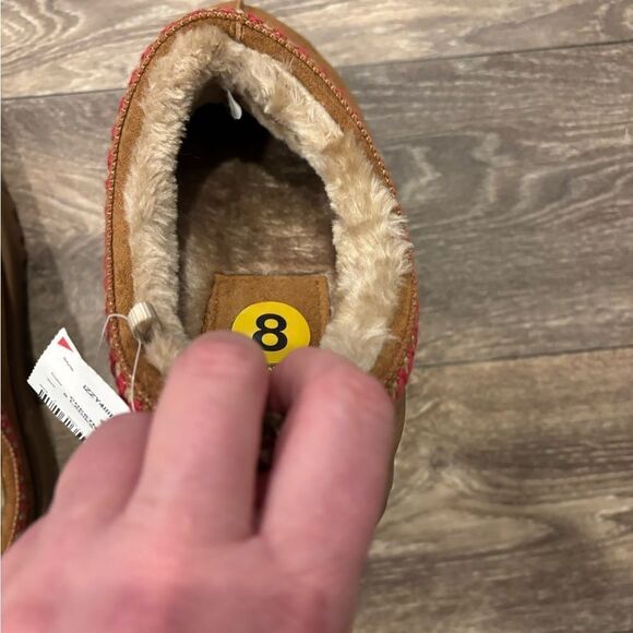 White Mountain Tan Suede Slippers Shoes with Red Trim Size 8 - Picture 4 of 4